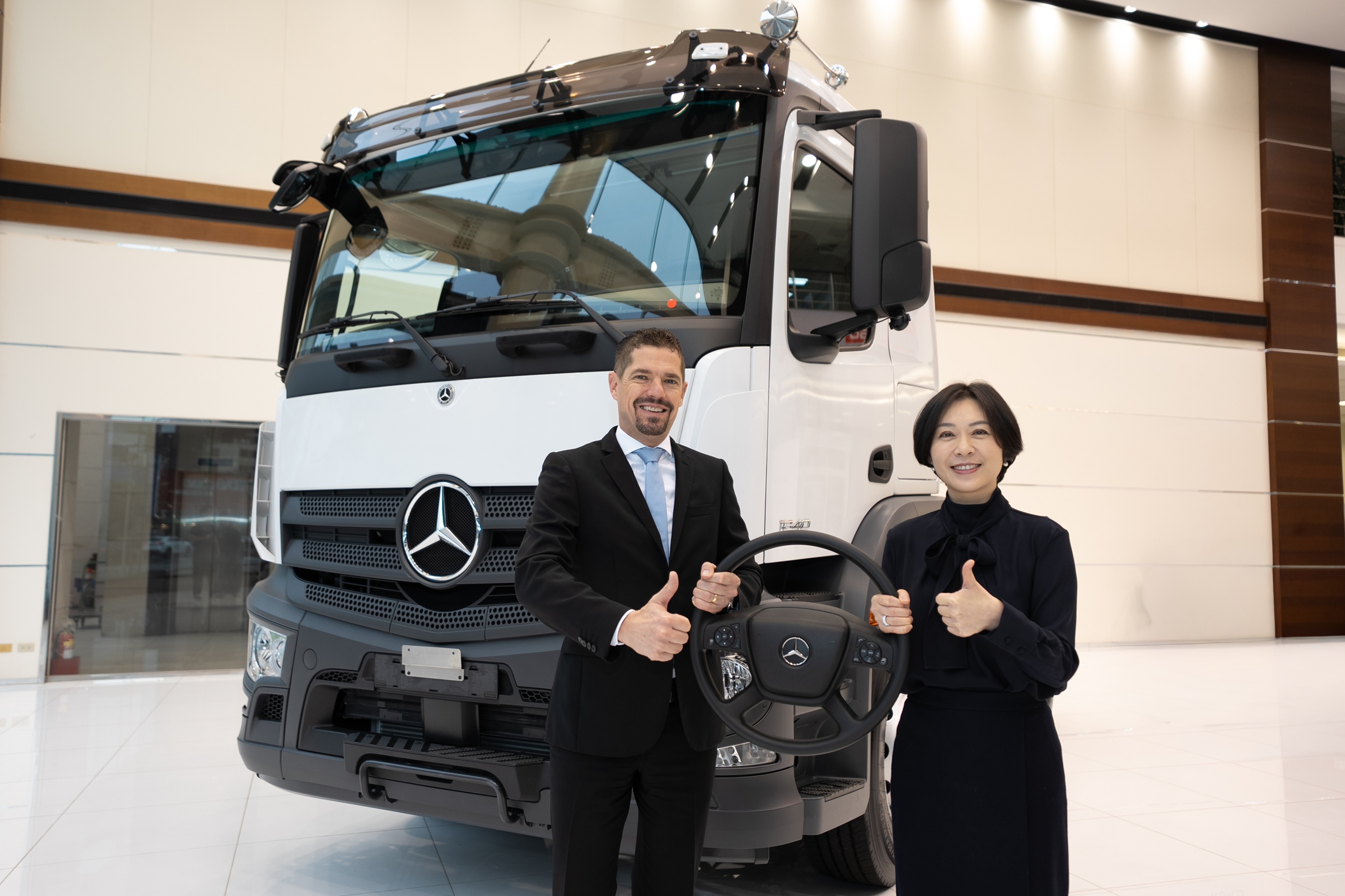 為提供更專注的品牌服務，順益集團成立子公司「順賓商車」，全面接手 Mercedes-Benz Trucks 台灣市場之銷售與服務業務 